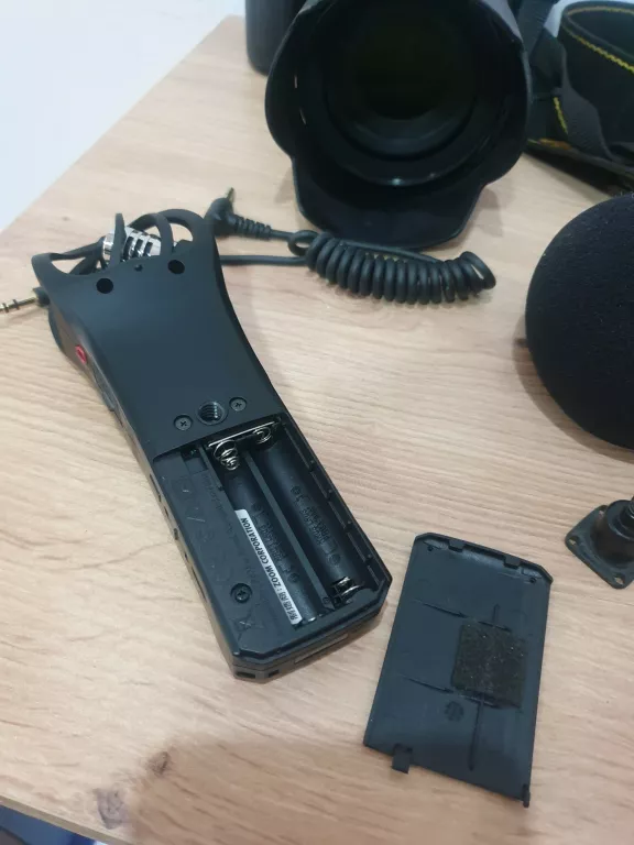 aparat-nikon-d5300-nikkor-18-105mm-135-56g-ed-zoom-h1n-przebieg-4863-przekatna-ekranu-320