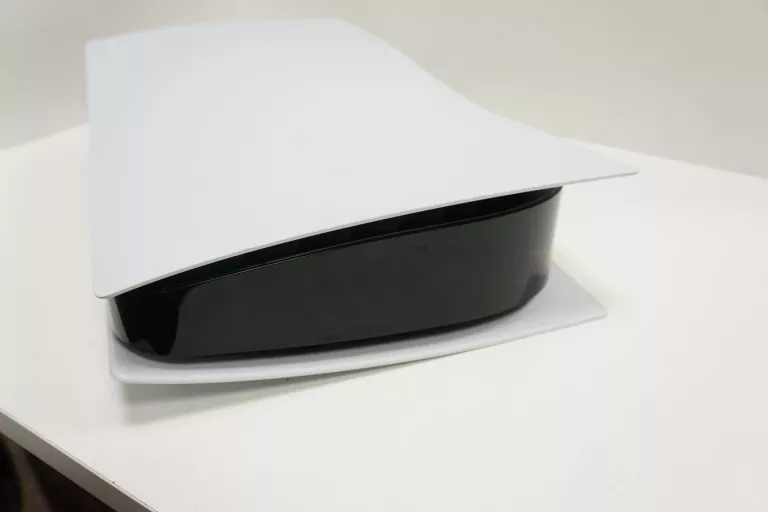 KONSOLA PS5 CFI-1216A 825GB + 2 PADY + GRA DZIEDZICTWO HOGWARTU