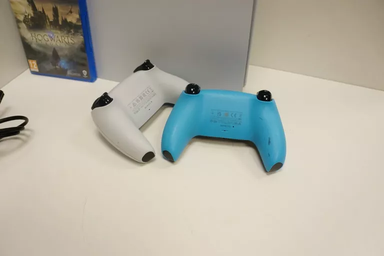 KONSOLA PS5 CFI-1216A 825GB + 2 PADY + GRA DZIEDZICTWO HOGWARTU