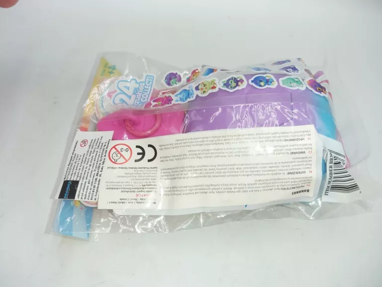 zabawka-figurka-pineapple-surprise-ean-gtin-4059433370712