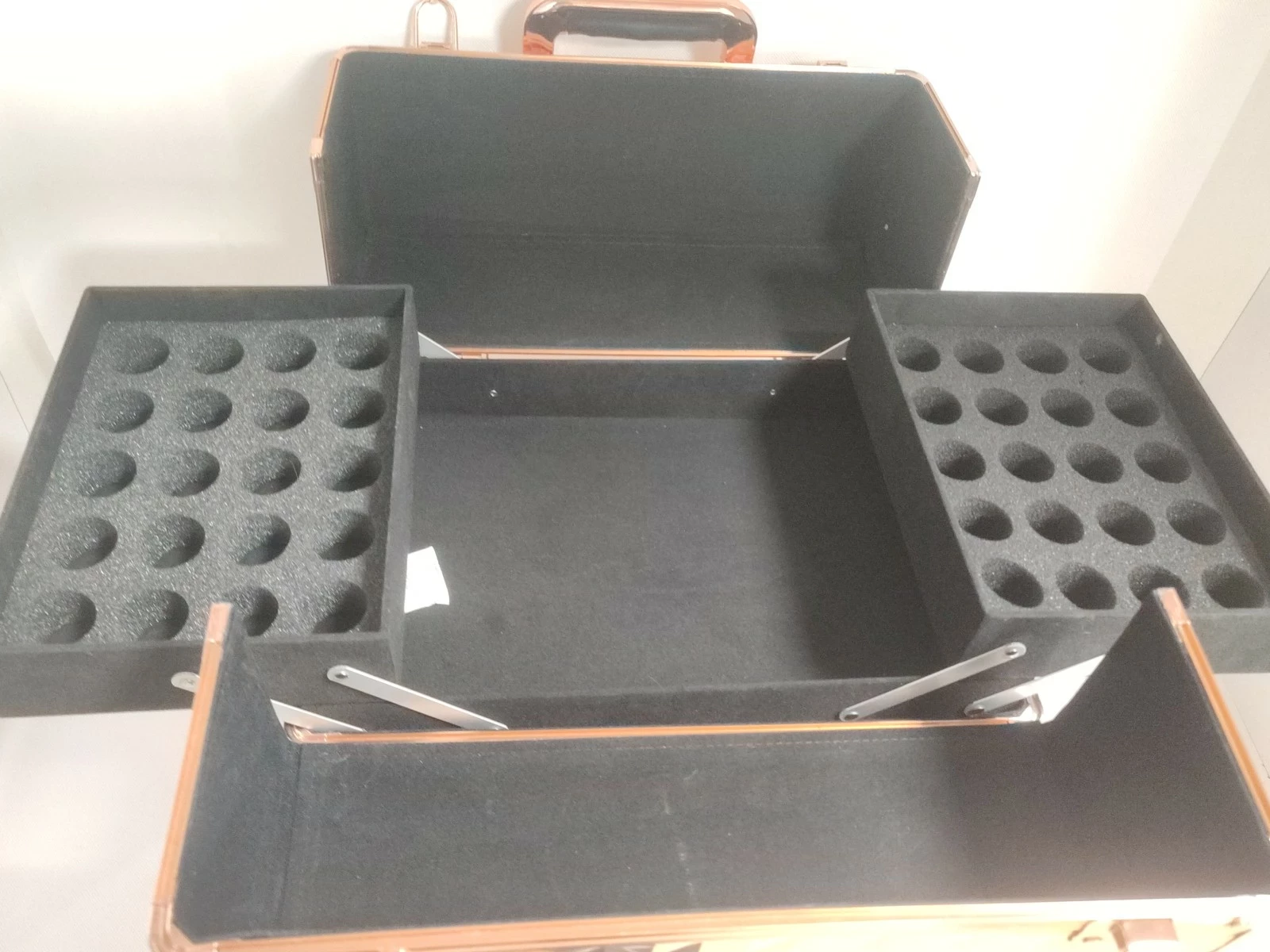 kuferek-na-kosmetyki-kolor-dominujacy-205826-225046