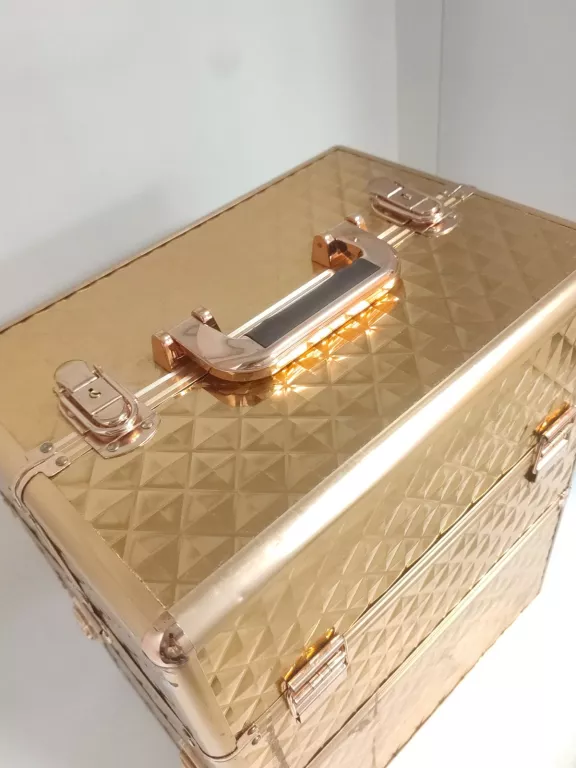 kuferek-na-kosmetyki-marka-129369-738685