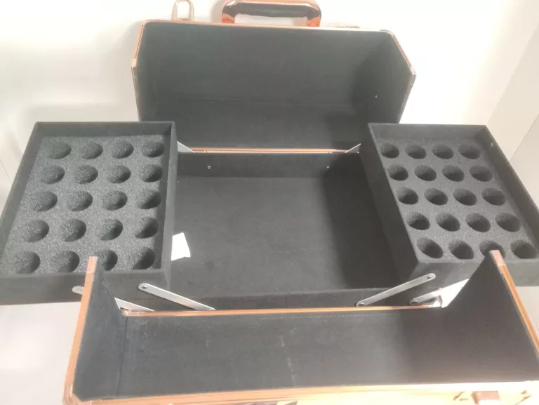 kuferek-na-kosmetyki-kolor-dominujacy-205826-225046