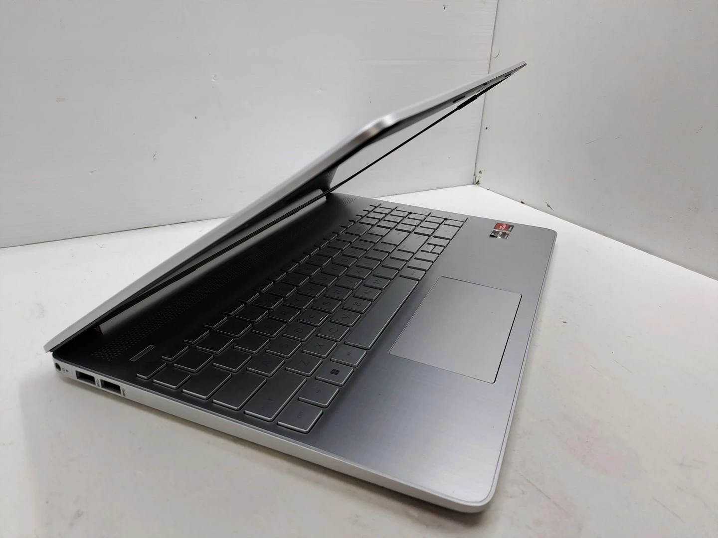 laptop-hp-15s-eq2470nw-amd-ryzen-5000-series-3-500gb-ssd-8gb-ram-przekatna-ekranu-1560