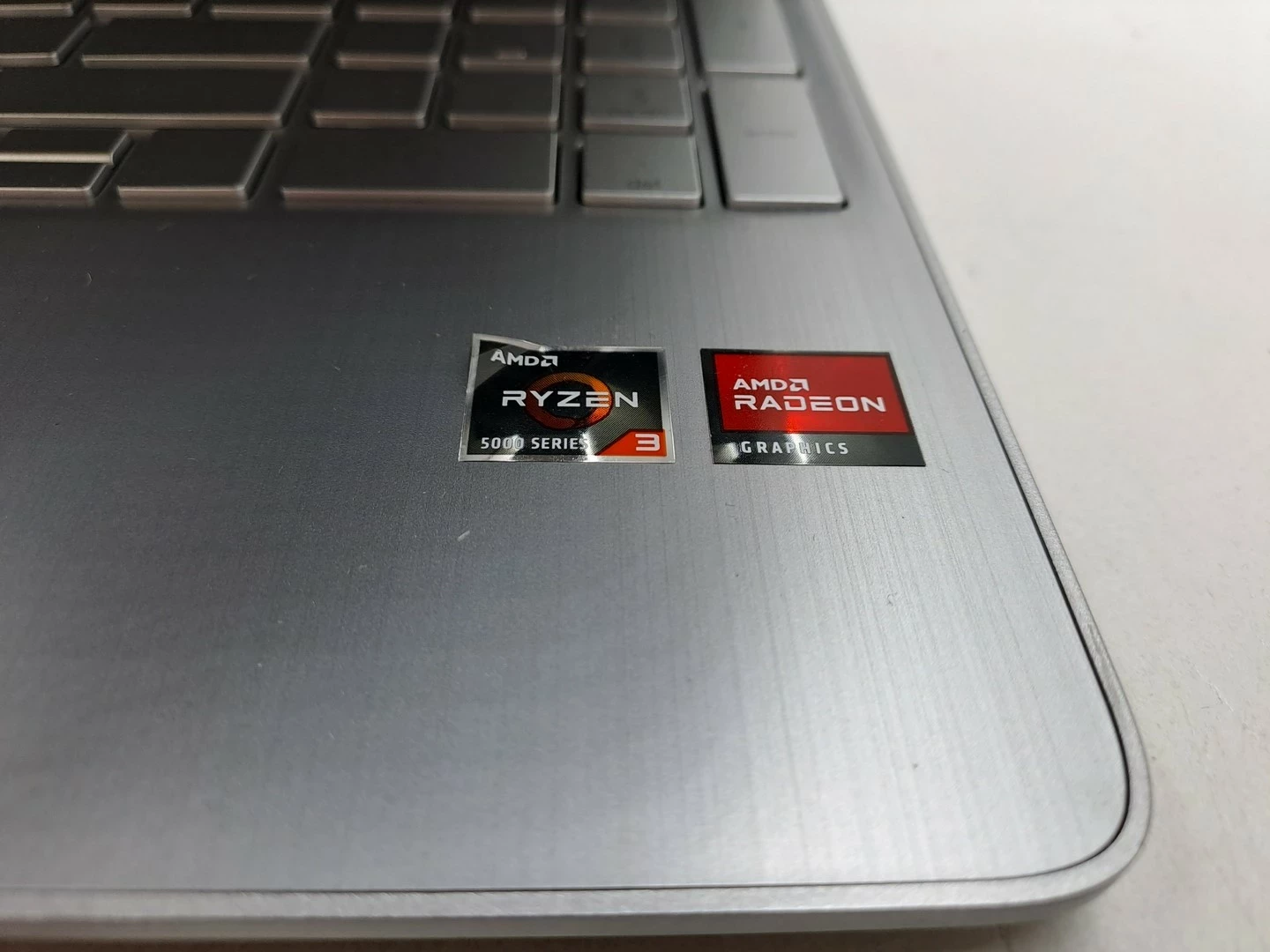 laptop-hp-15s-eq2470nw-amd-ryzen-5000-series-3-500gb-ssd-8gb-ram-seria-procesora-4366-293009