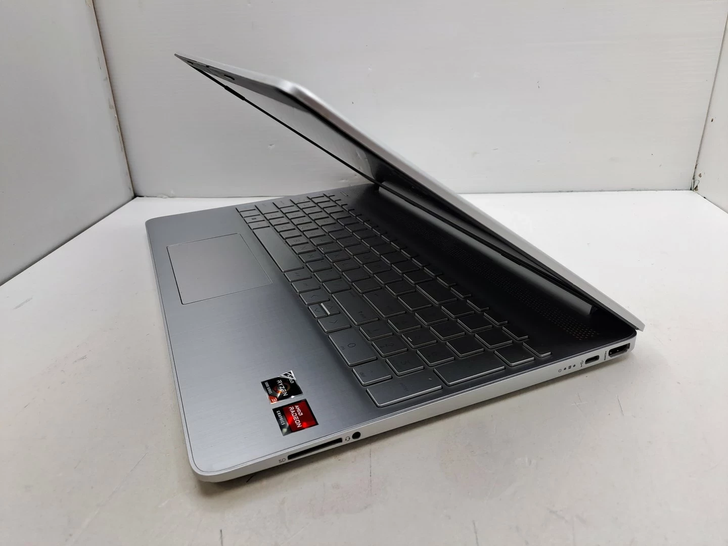 laptop-hp-15s-eq2470nw-amd-ryzen-5000-series-3-500gb-ssd-8gb-ram-rozdzielczosc-px-4474-211457
