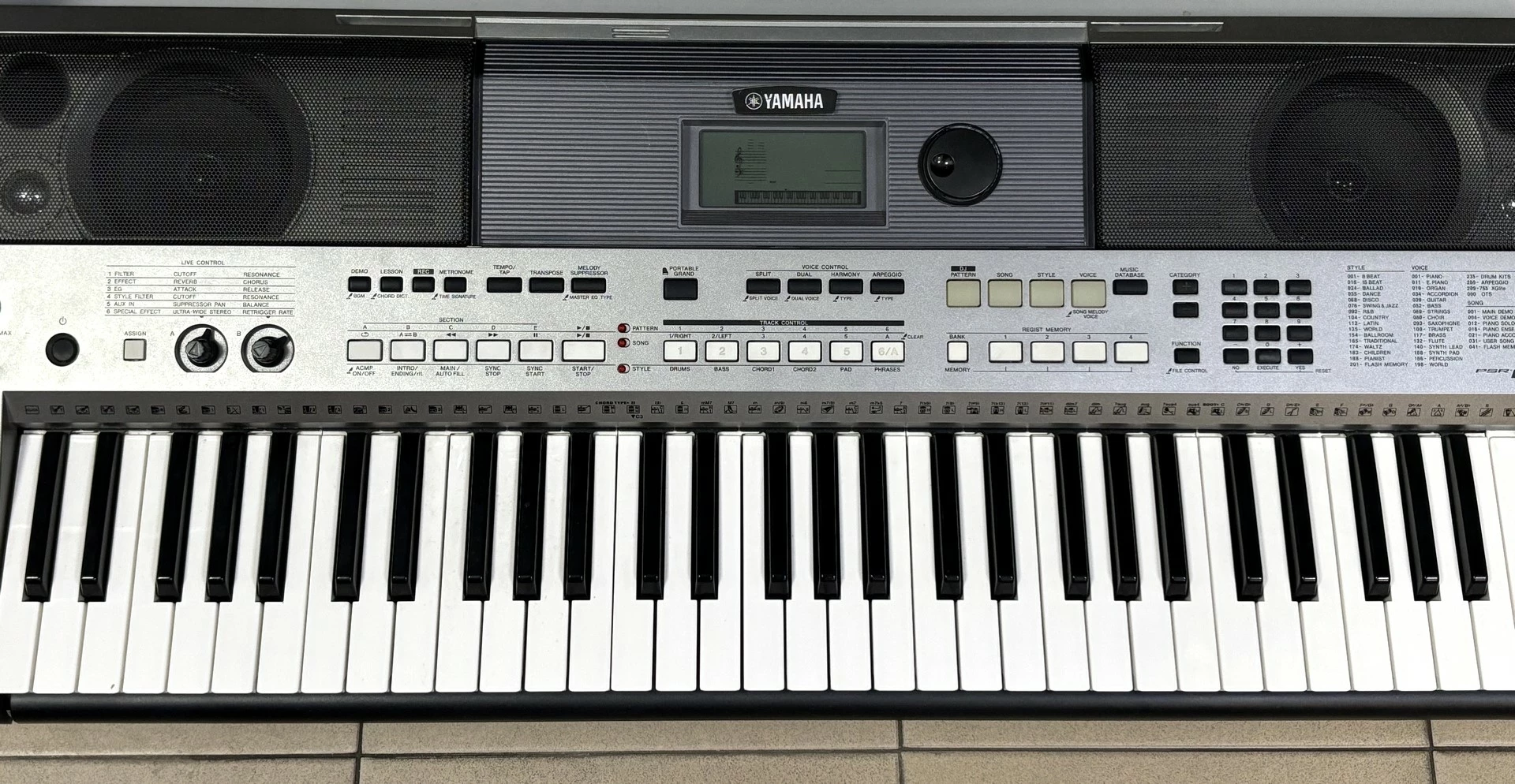keyboard-yamaha-psr-e443-pokrowiecstojak-na-nuty-model-psr-e443