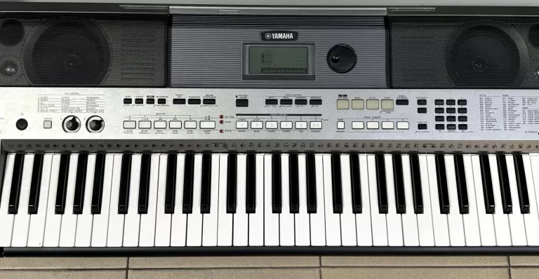 keyboard-yamaha-psr-e443-pokrowiecstojak-na-nuty-model-psr-e443
