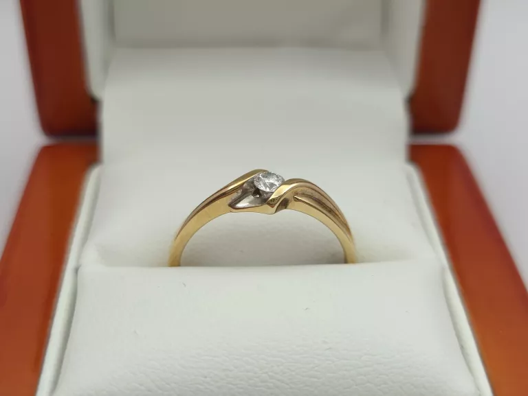 ZARĘCZYNOWY ZŁOTY PIERŚCIONEK Z DIAMENTEM - 585 14K R.19 2,14G CERT