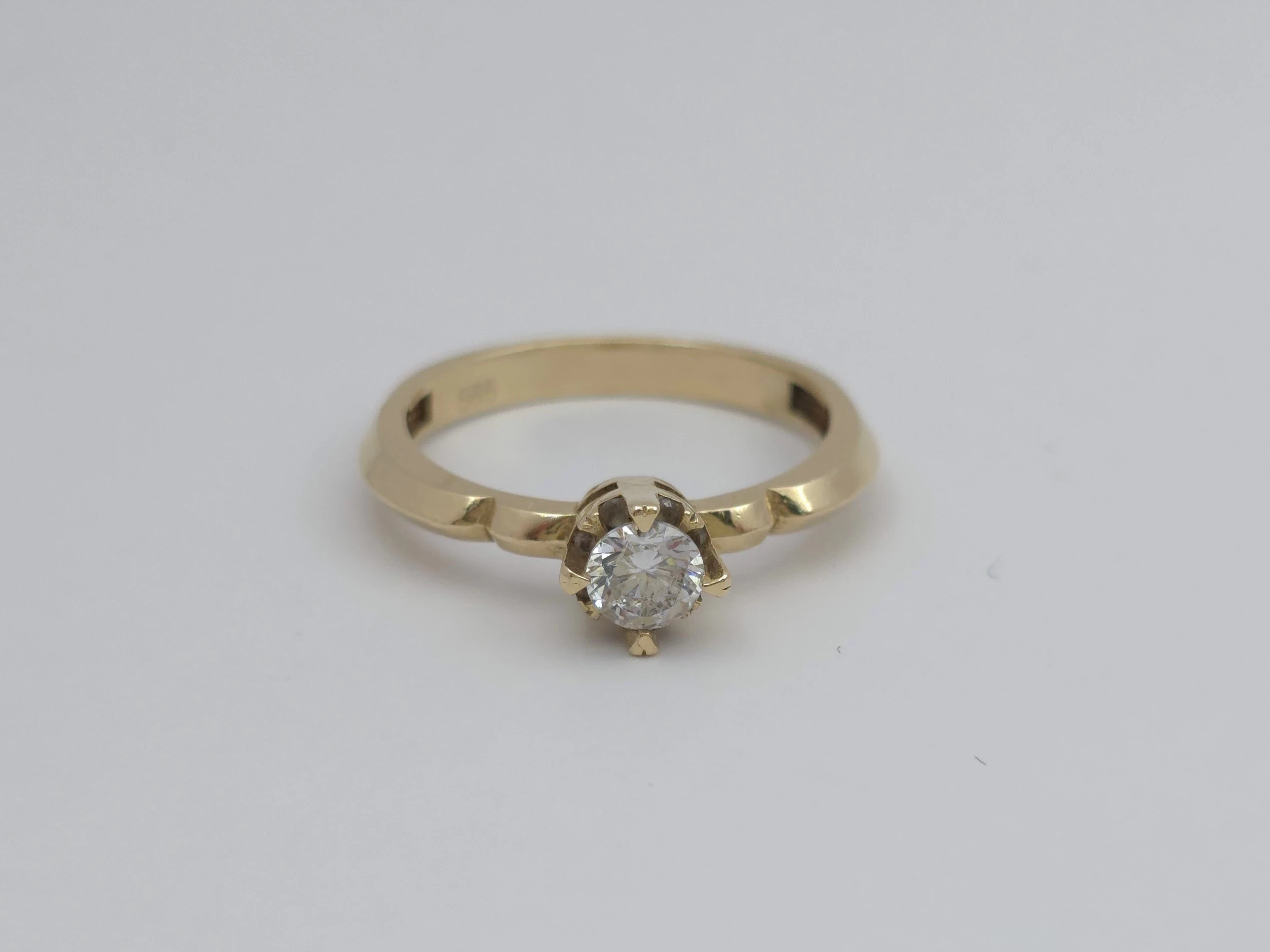 zloty-pierscionek-z-cyrkonia-585-14k-r14-235g-stan-11323-2