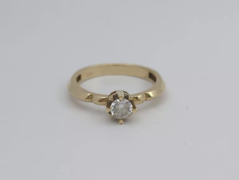 zloty-pierscionek-z-cyrkonia-585-14k-r14-235g-stan-11323-2