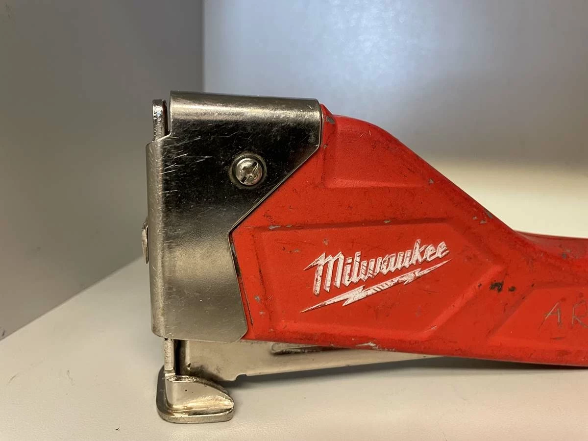 zszywacz-mlotkowy-milwaukee-48-22-1020-ean-gtin-0045242323814