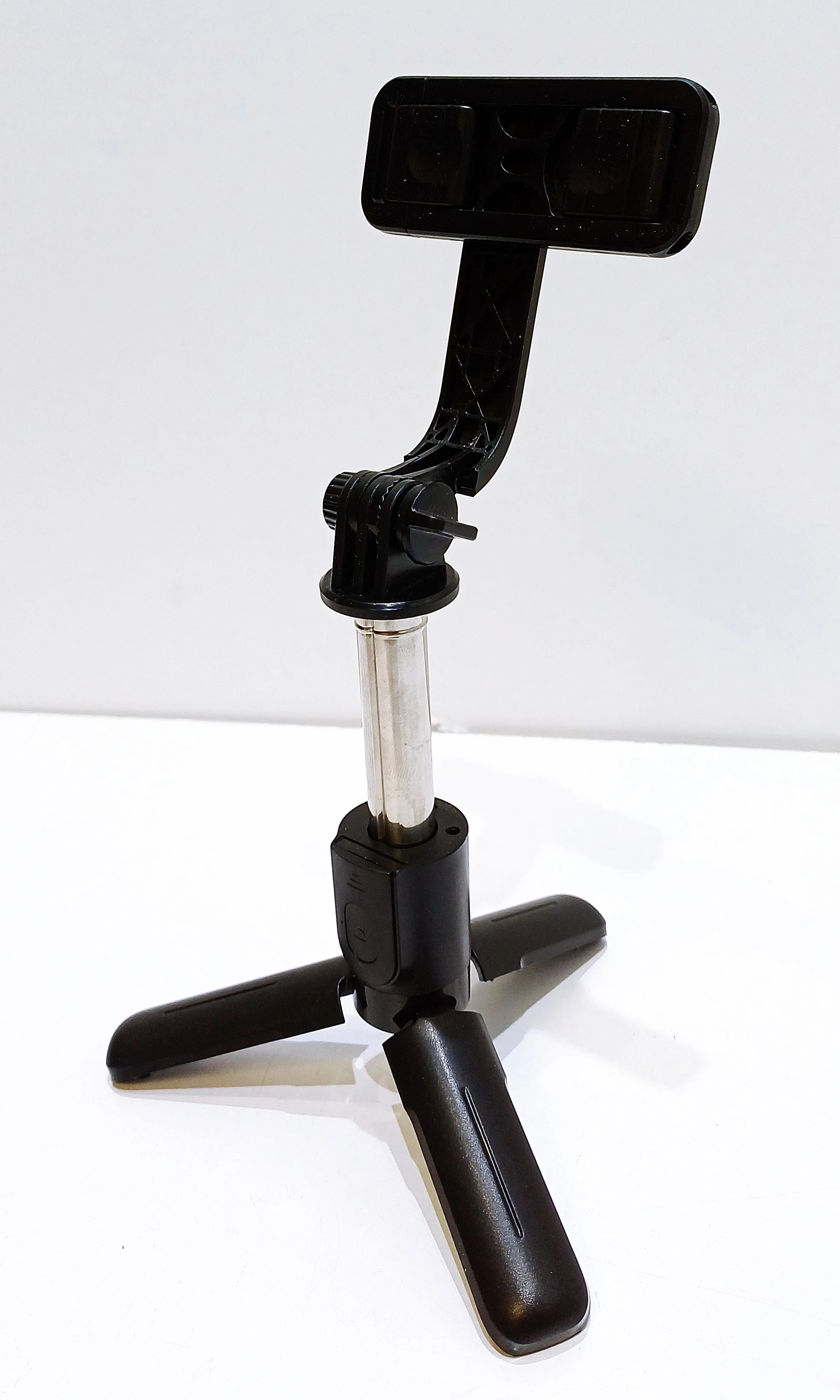 tech-protect-l02s-wireless-selfie-stick-tripod-stan-11323-2