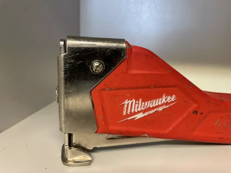 zszywacz-mlotkowy-milwaukee-48-22-1020-ean-gtin-0045242323814