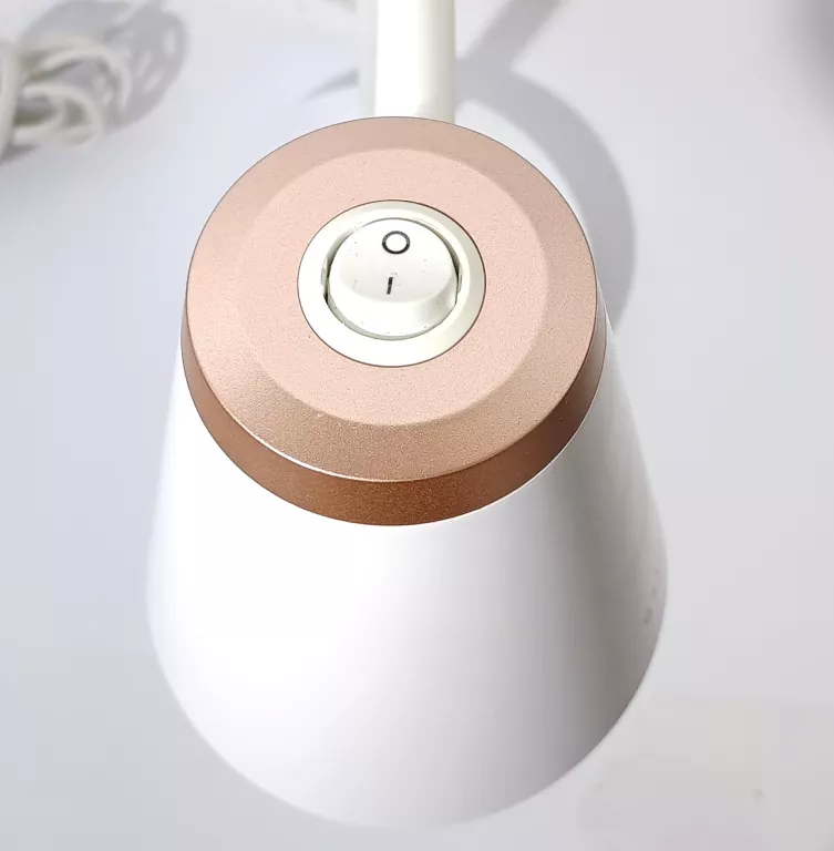 LAMPKA BIURKOWA SMUKEE BIAŁA