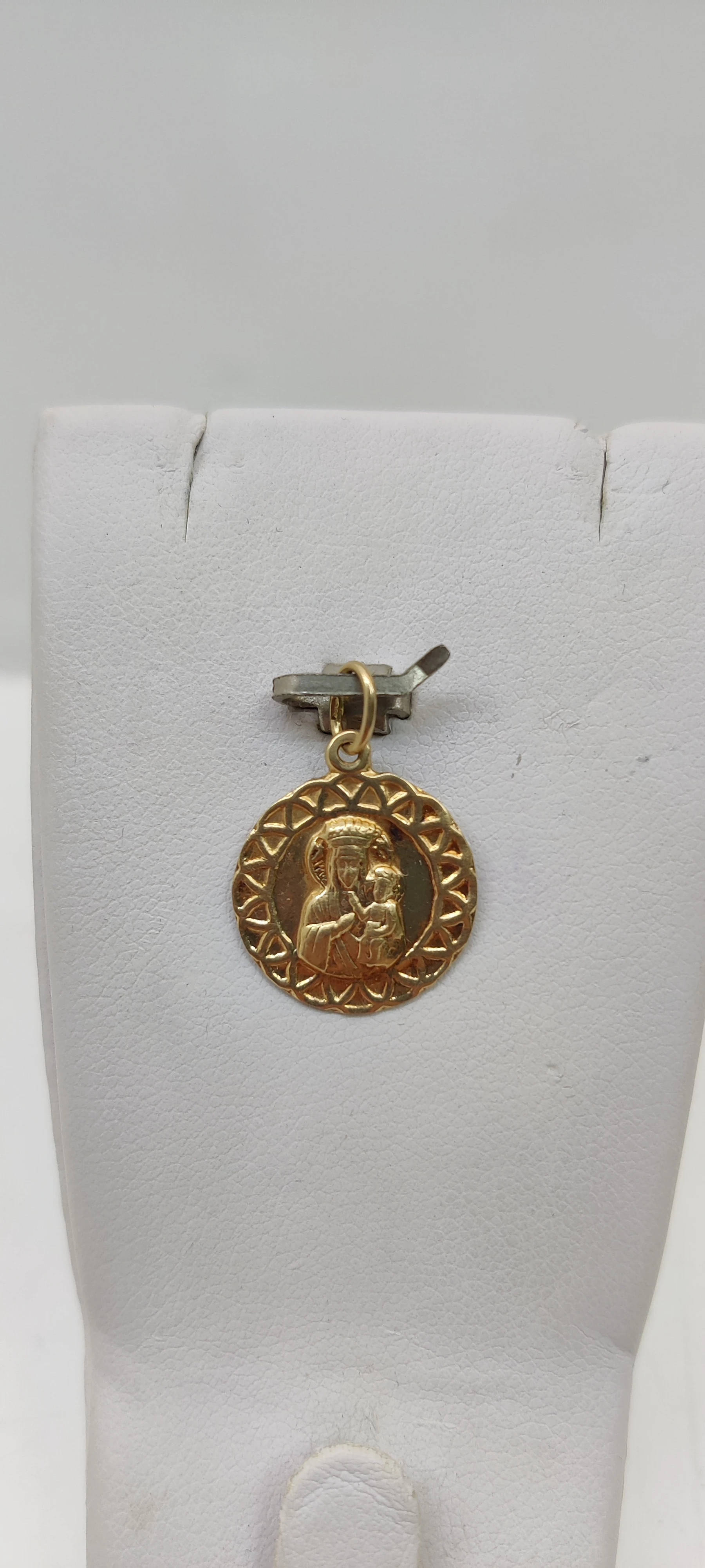 zloty-medalik-staromiejska-6-jawor-sj