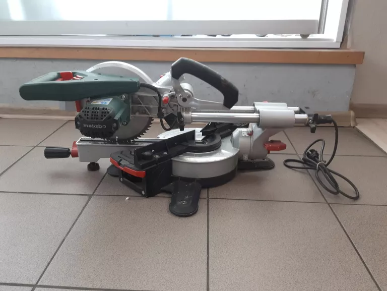 PIŁA UKOŚNICA METABO KGS 216 M