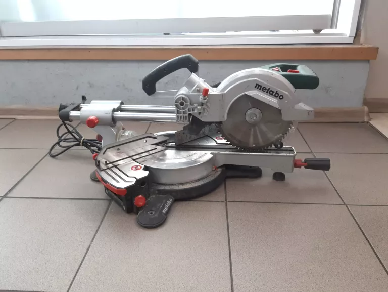 PIŁA UKOŚNICA METABO KGS 216 M