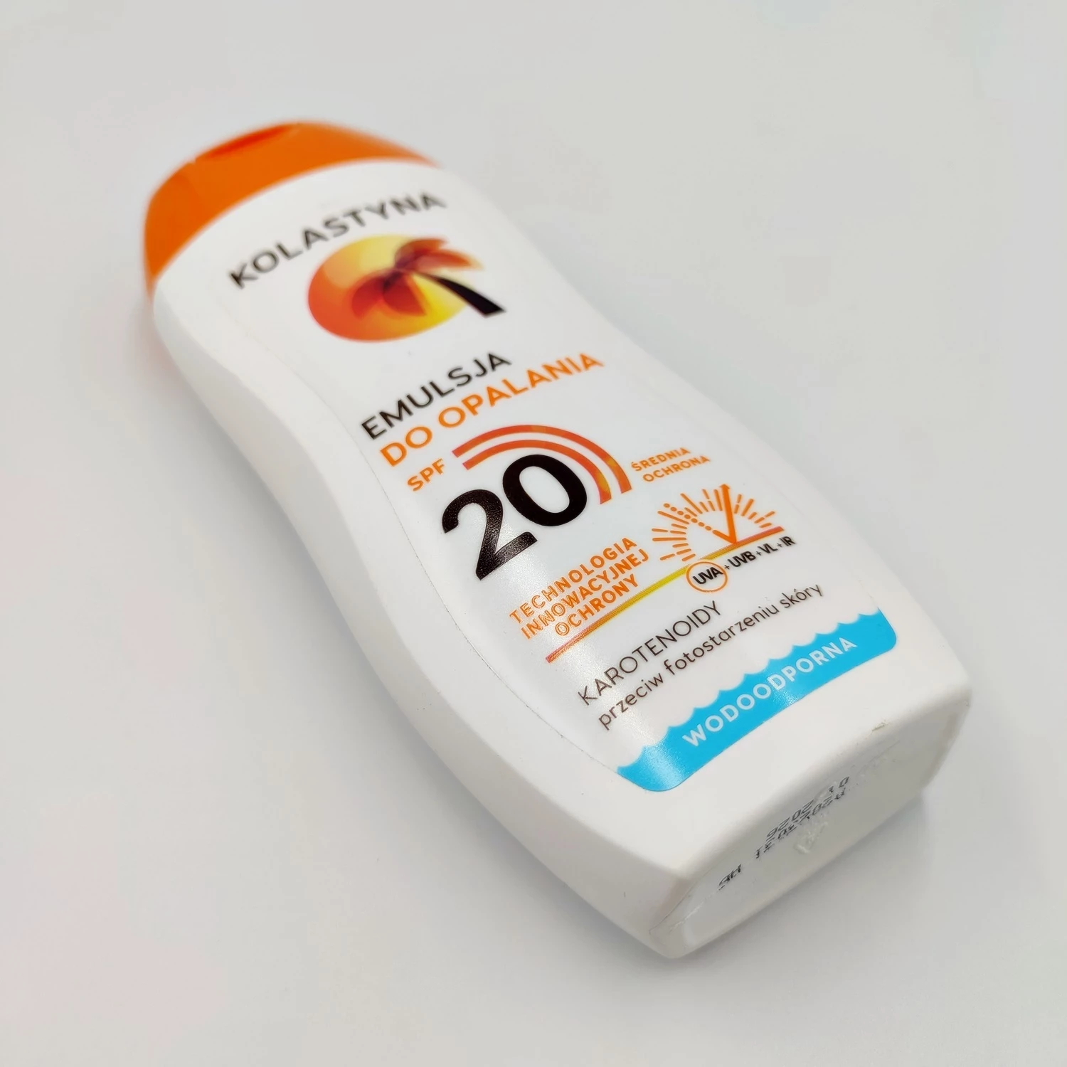 kolastyna-sun-emulsja-do-opalania-wodoodporna-spf-20-200-ml-stan-11323-1