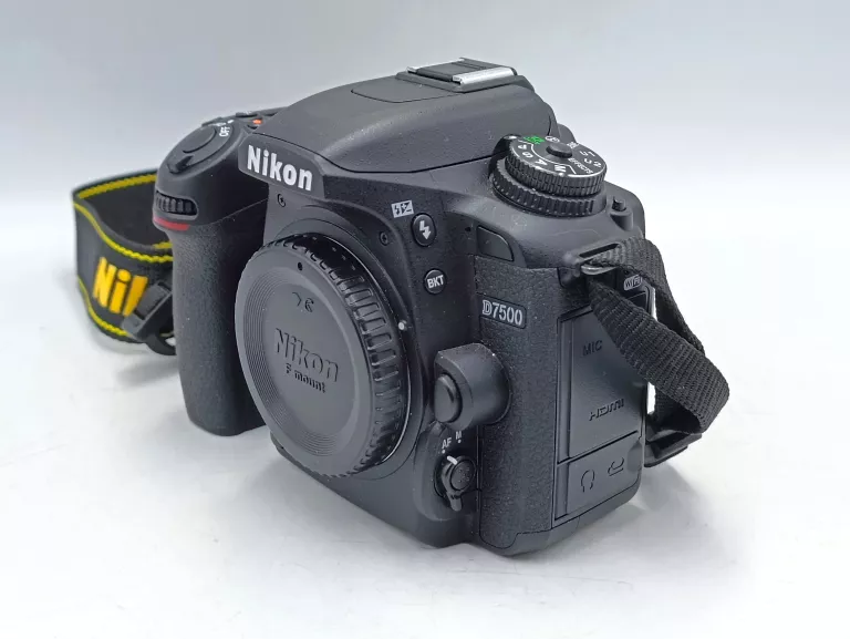 LUSTRZANKA NIKON D7500 BODY
