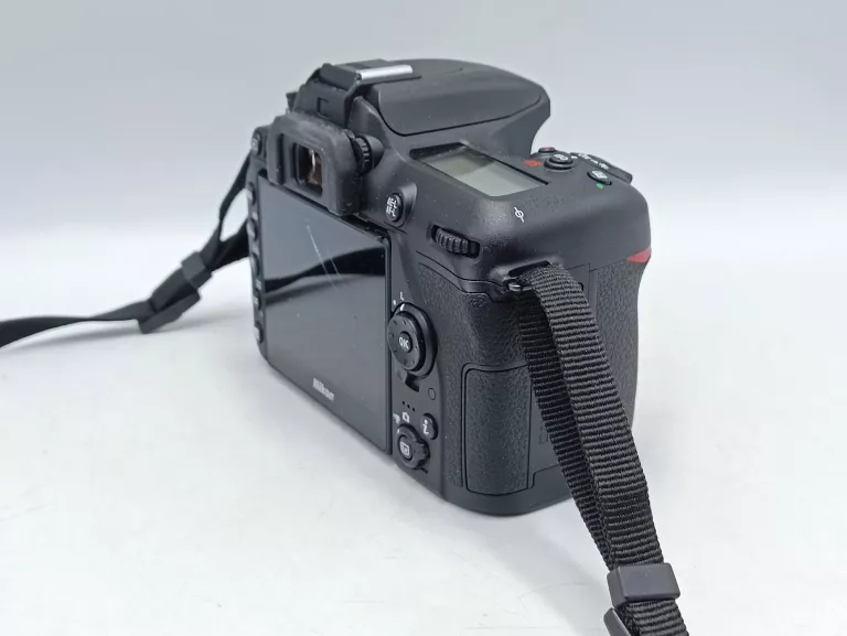 LUSTRZANKA NIKON D7500 BODY