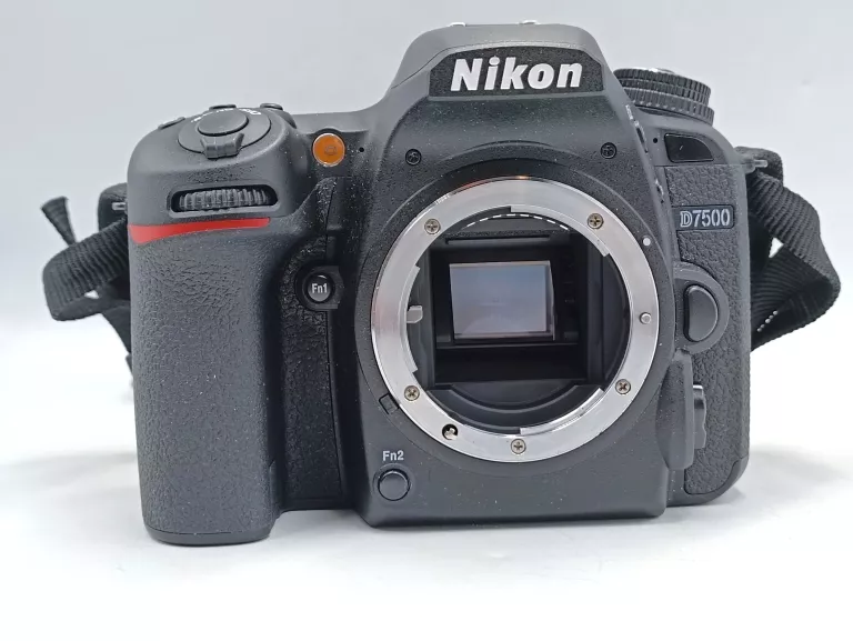 LUSTRZANKA NIKON D7500 BODY