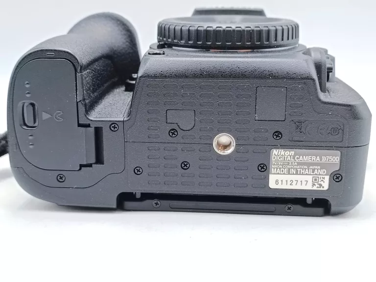 LUSTRZANKA NIKON D7500 BODY