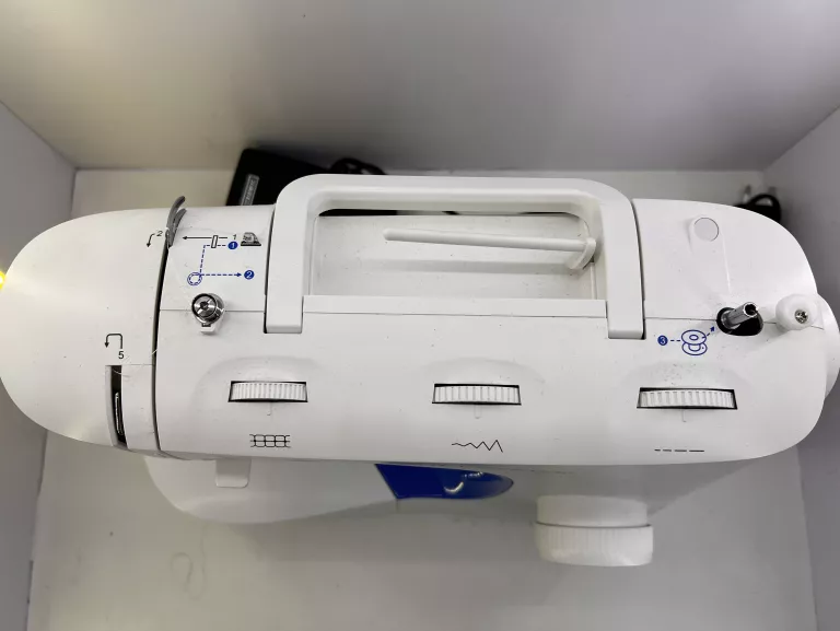 MASZYNA DO SZYCIA SINGER M320L KOMPLET