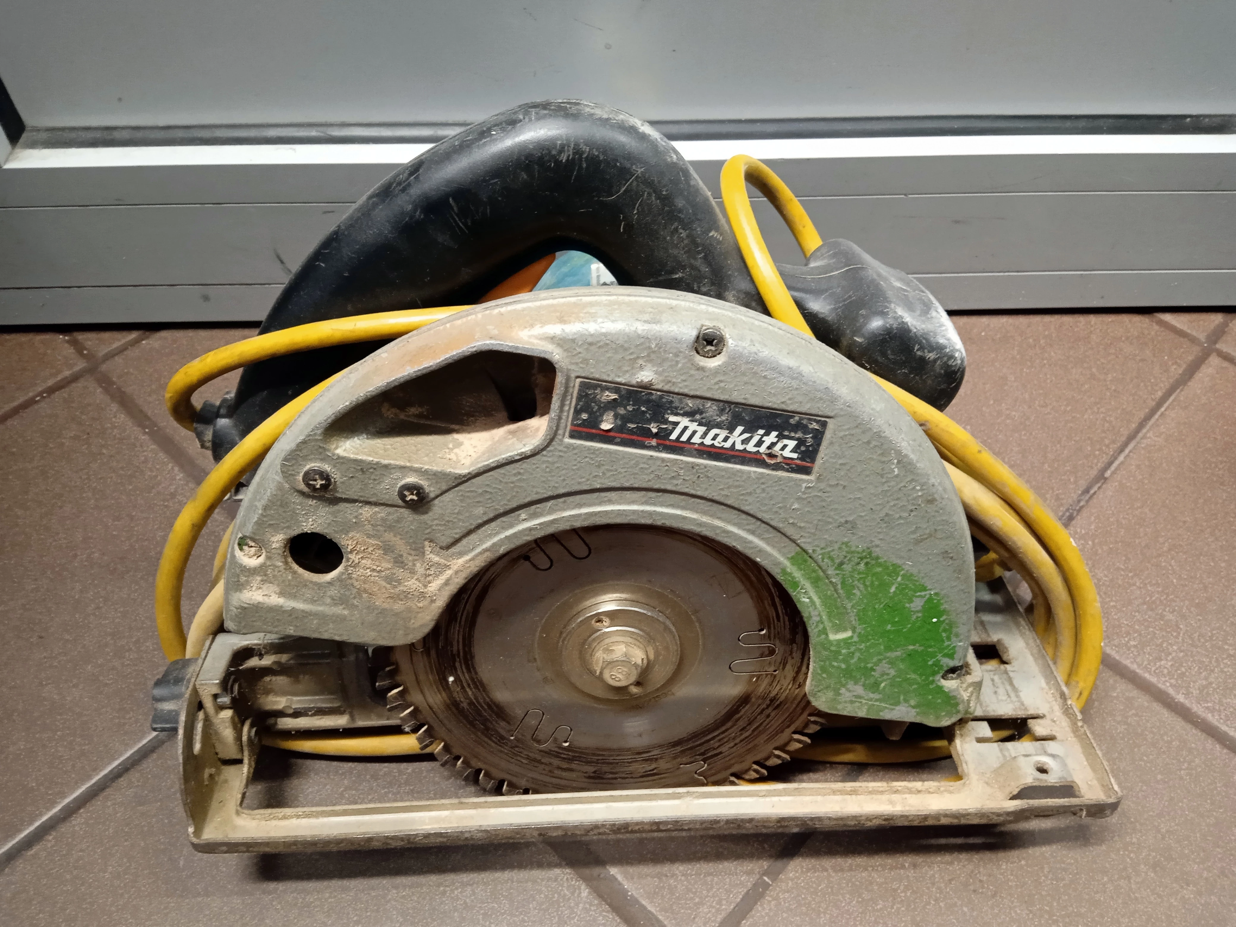 makita-pila-tarczowa-5603r-krotka-2u-sj-olawa