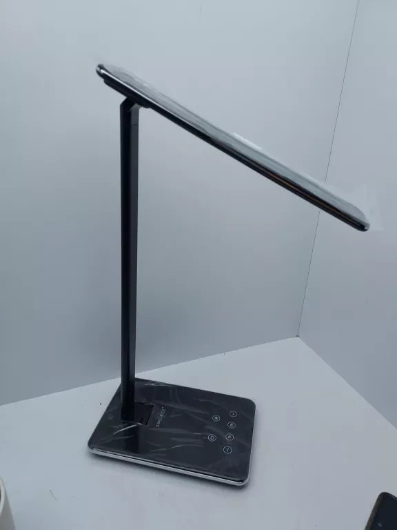 LAMPKA BIURKOWA USB Z ŁADOWARKĄ INDUKCYJNĄ SMUKEE
