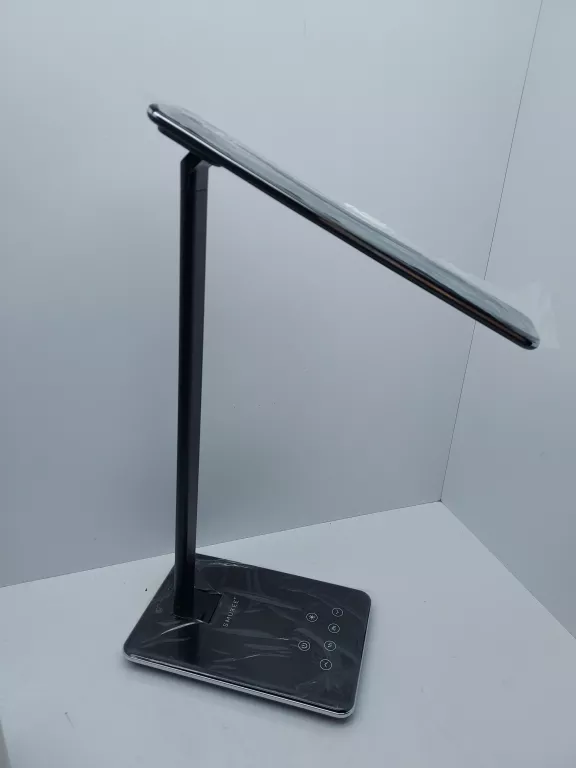 LAMPKA BIURKOWA USB Z ŁADOWARKĄ INDUKCYJNĄ SMUKEE
