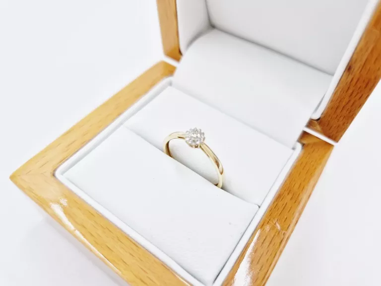 zloty-pierscionek-brylant-585-102g-r9-material-15835-1