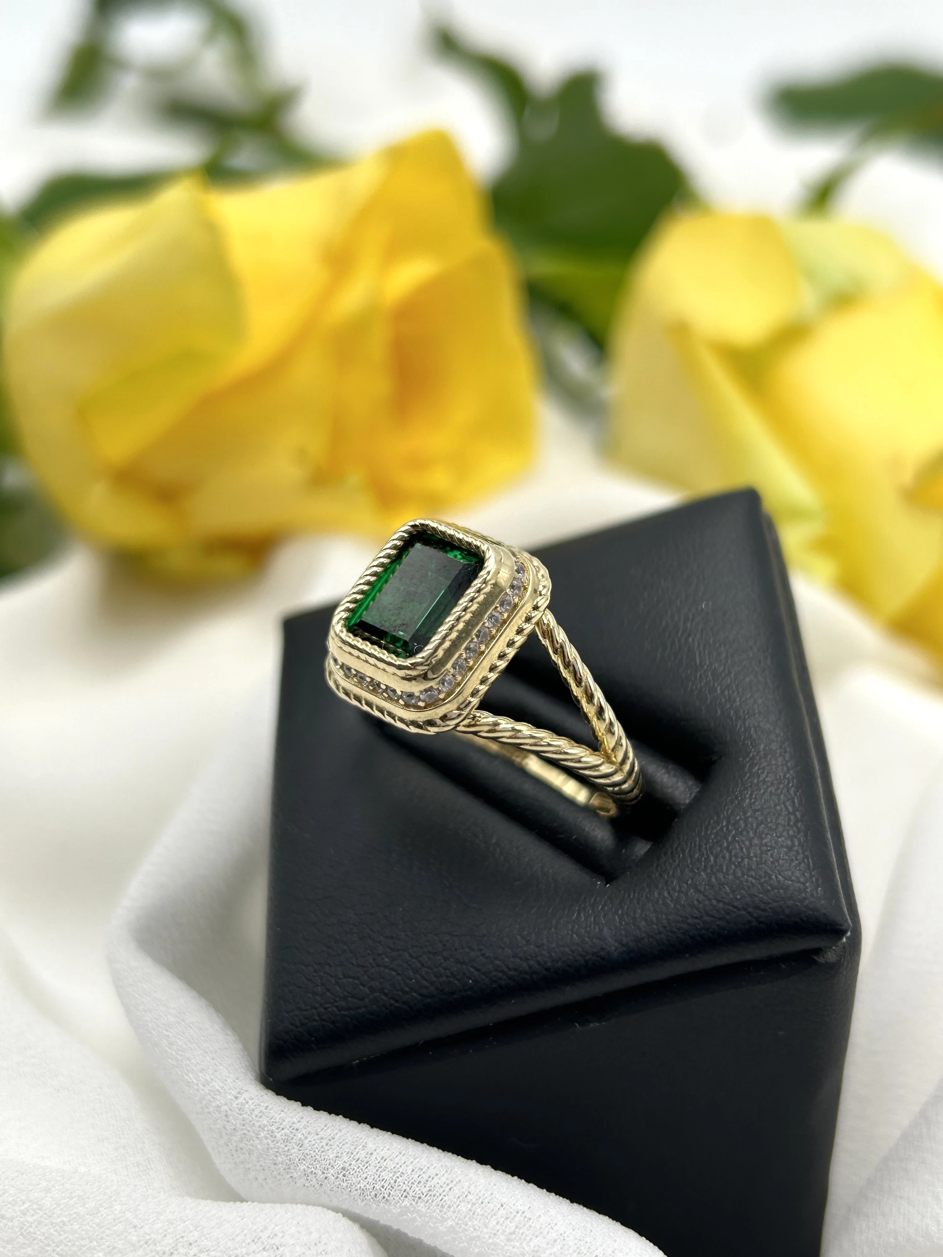 zloty-pierscionek-z-zielonym-kamieniem-585-512grozm-20-kolor-dominujacy-205826-225106