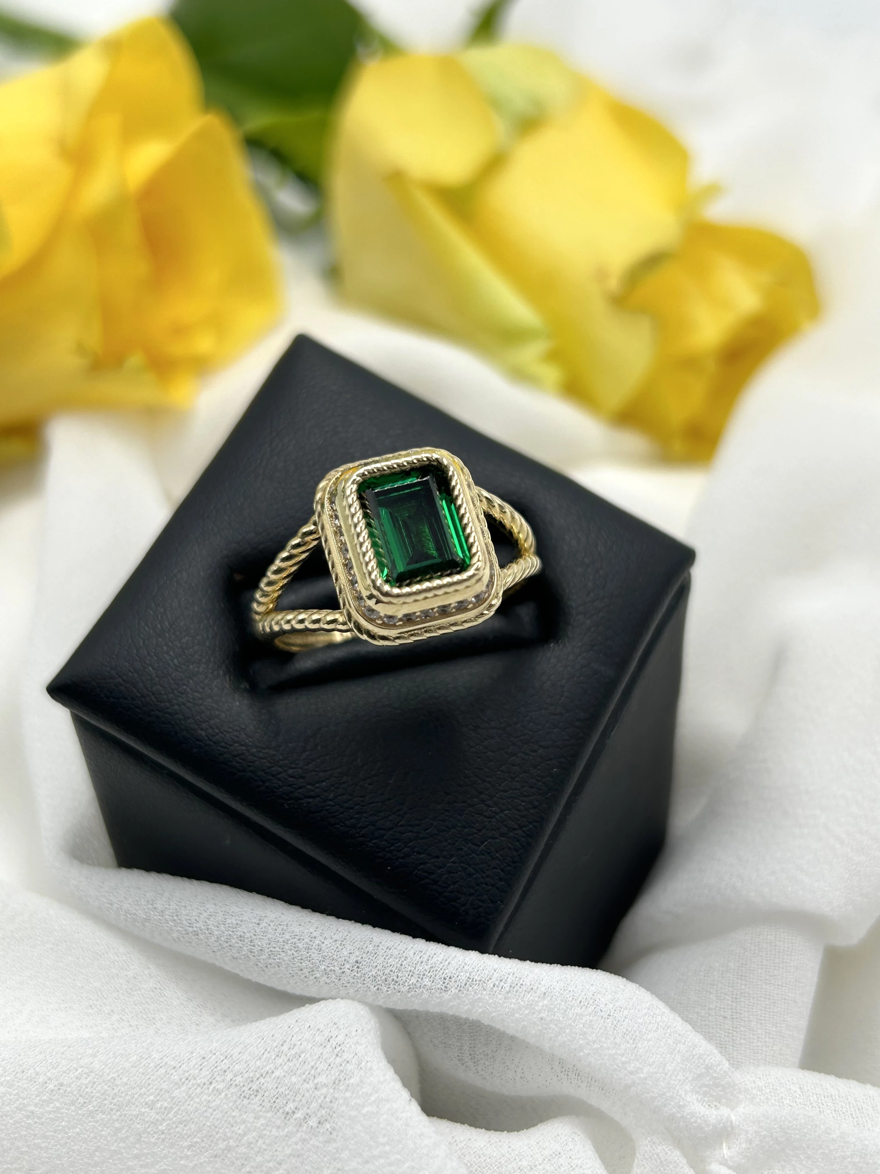 zloty-pierscionek-z-zielonym-kamieniem-585-512grozm-20-rozmiarsrednica-wew-mm-372-15