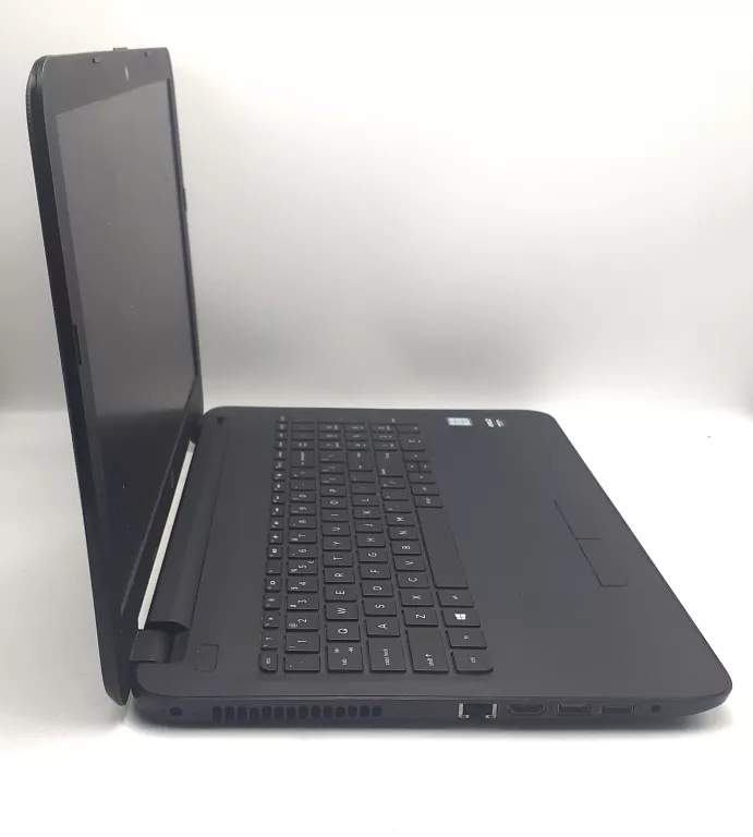 LAPTOP HP 15-AY085ND I7-6500U 16/240GB