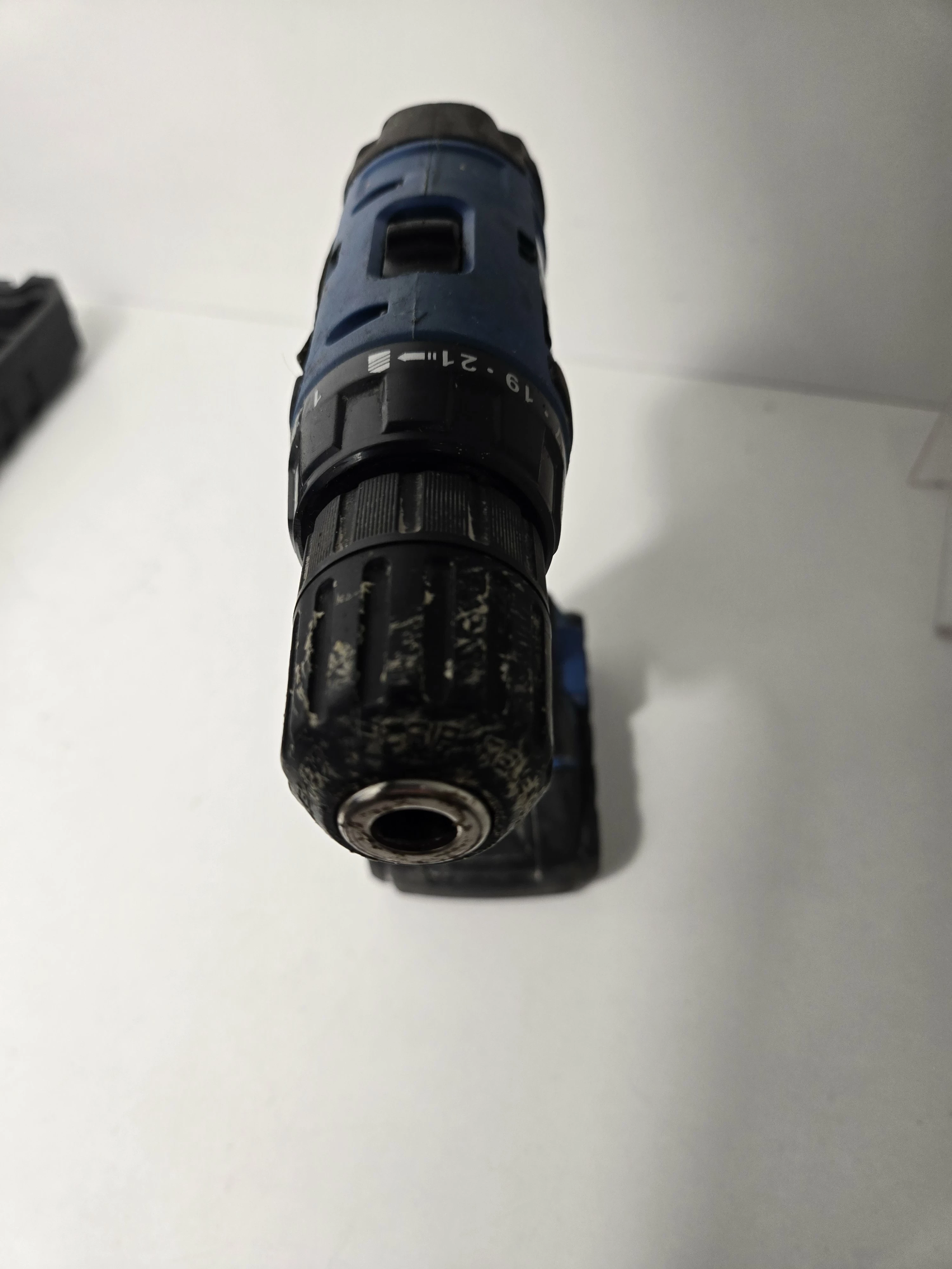 wkretarka-hyundai-18-v-2baterie-walizka-ean-gtin-3661602020062