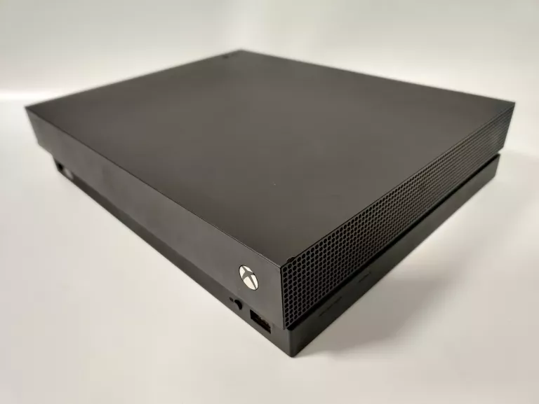 KONSOLA XBOX ONE X 1XPAD 1XGRA