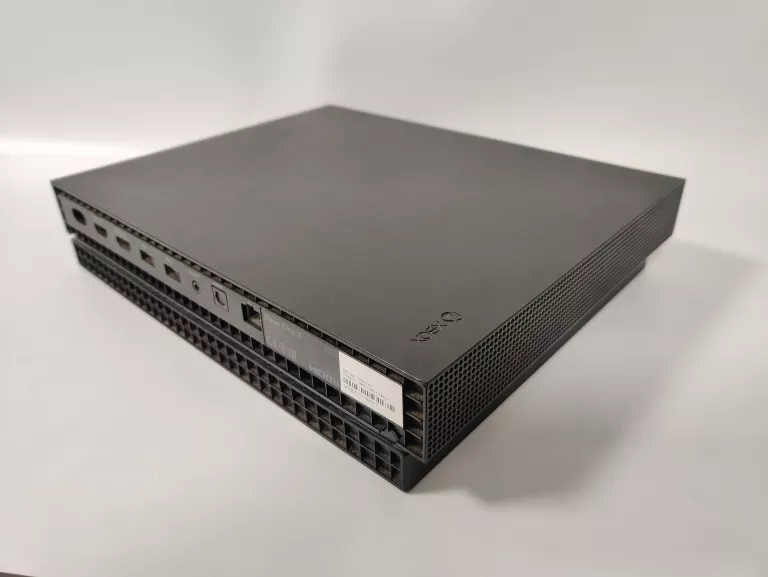 KONSOLA XBOX ONE X 1XPAD 1XGRA