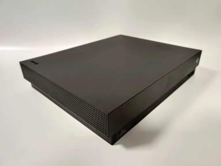 KONSOLA XBOX ONE X 1XPAD 1XGRA