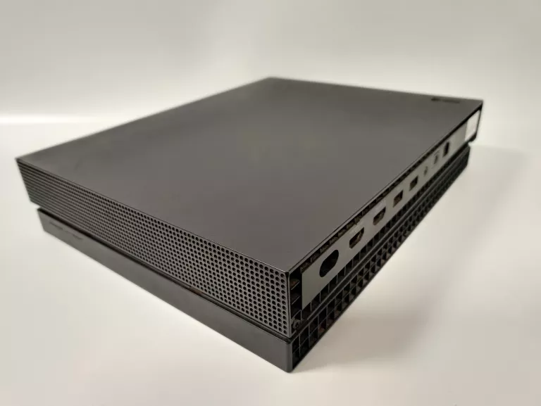 KONSOLA XBOX ONE X 1XPAD 1XGRA