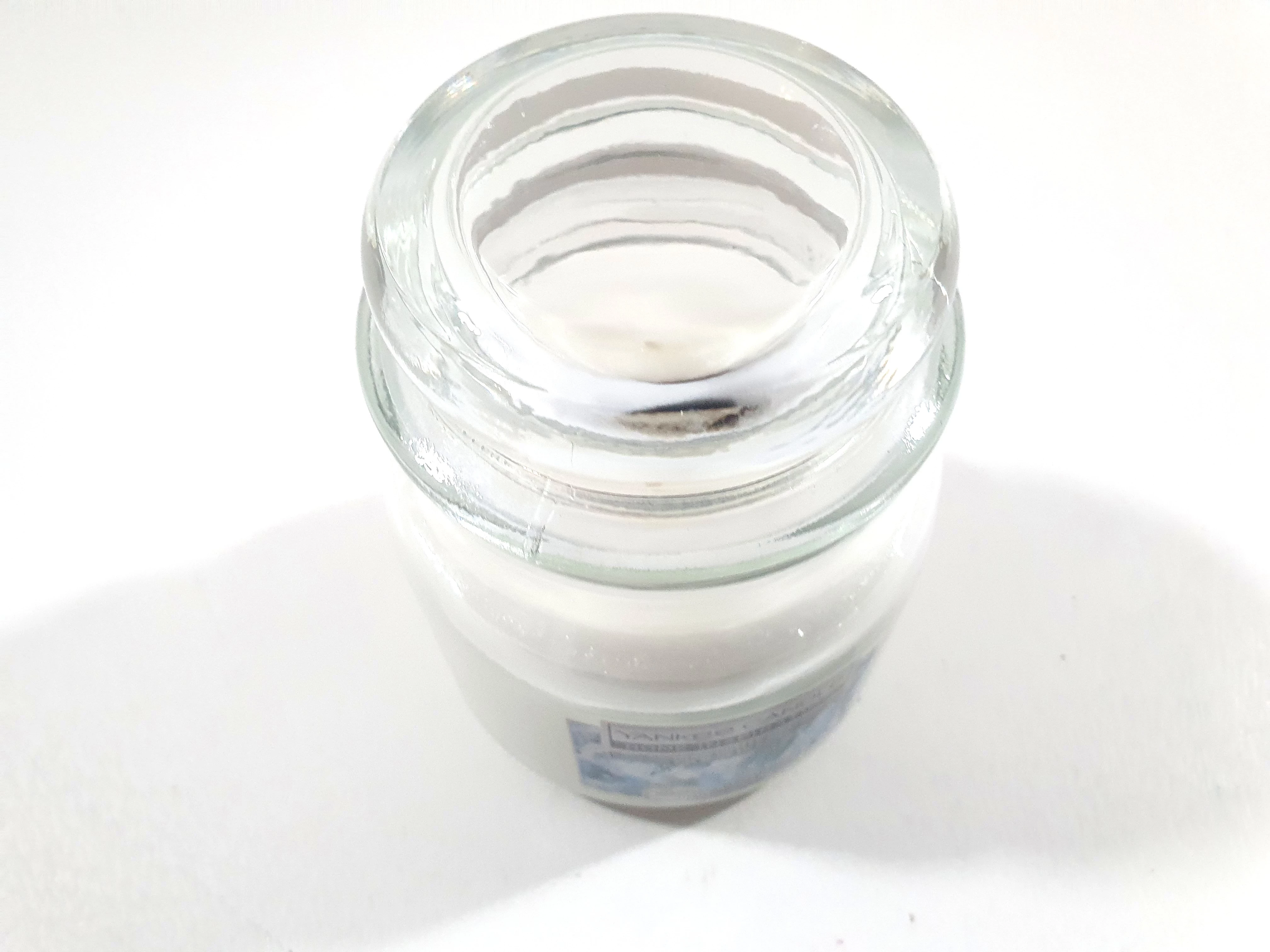 swieczka-yankee-candle-340g-snow-dusted-stan-11323-238058