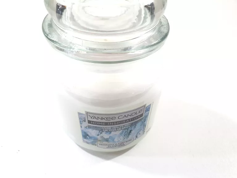 swieczka-yankee-candle-340g-snow-dusted-ean-gtin-5038581136622
