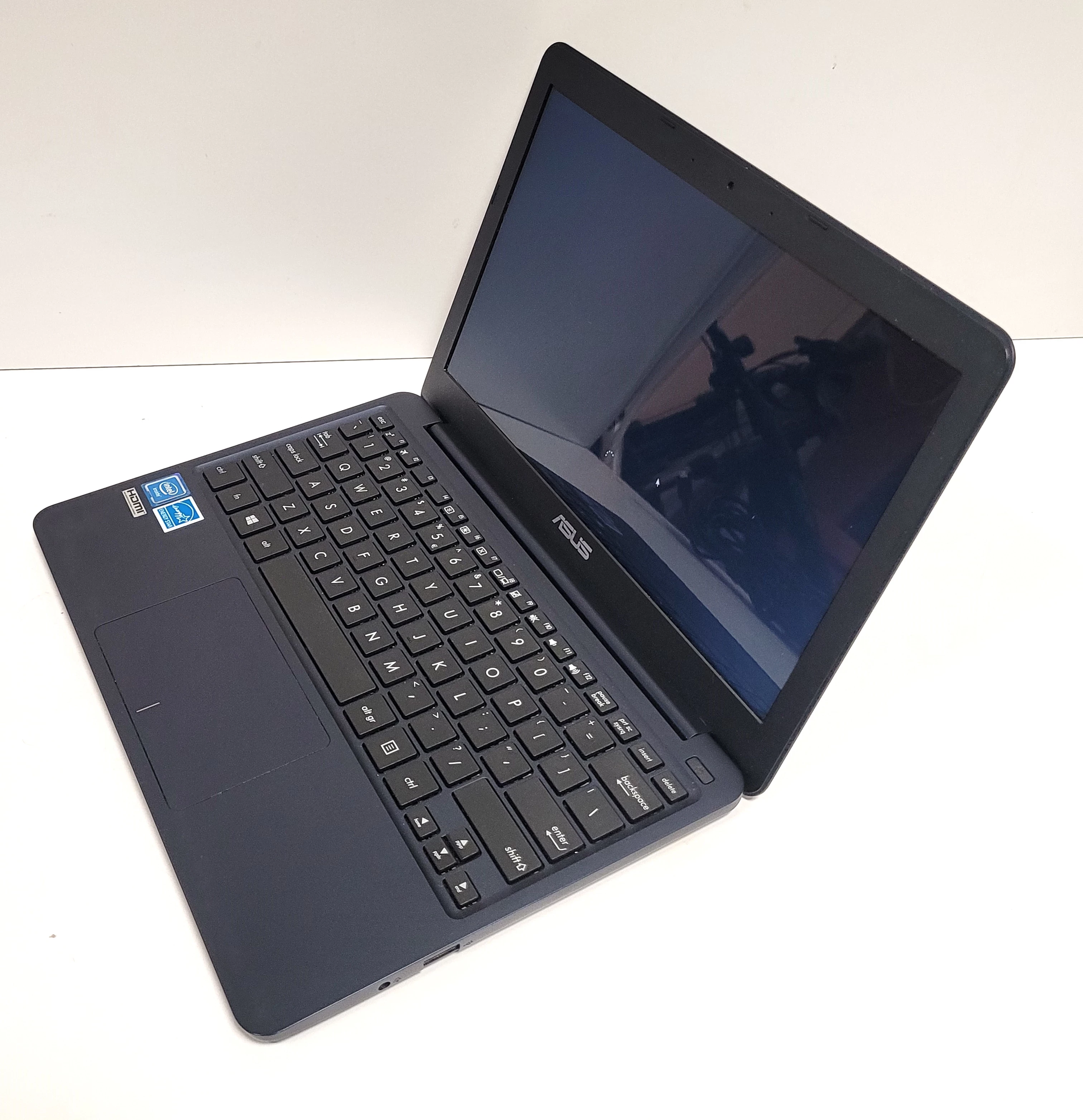 laptop-asus-e-200h-przekatna-ekranu-1160