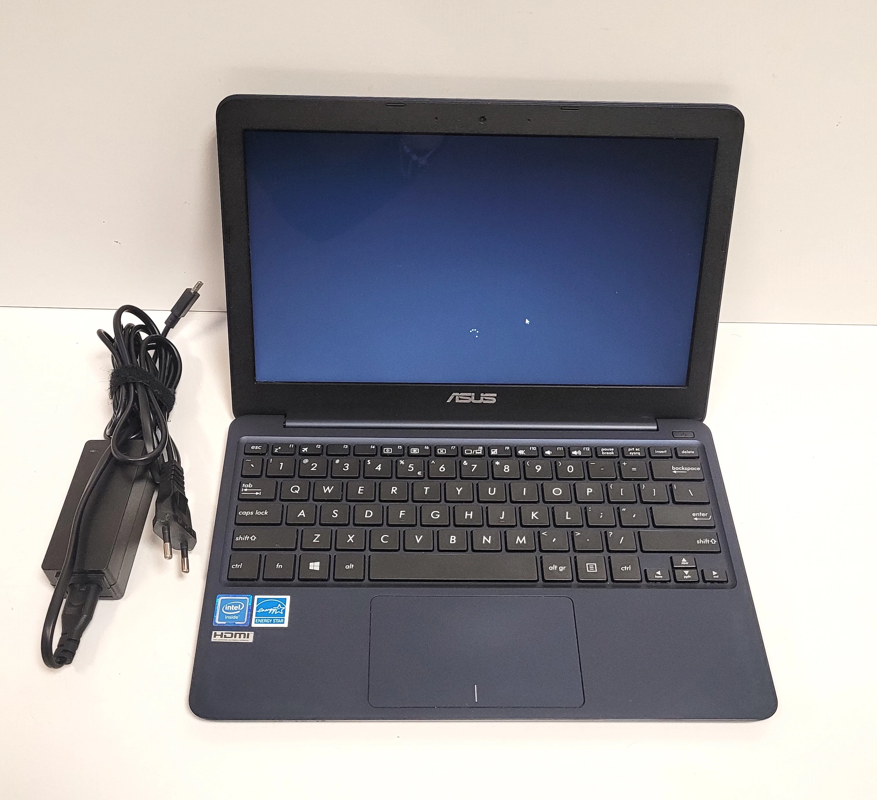 laptop-asus-e-200h-lotnikow-1-warka