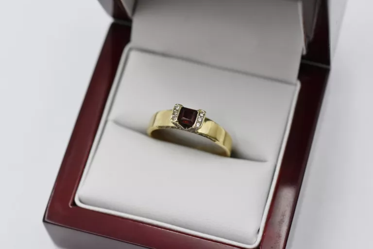 ZŁOTY PIERŚCIONEK Z BORDOWYM OCZKIEM PR.585 14K R.22 3,88G