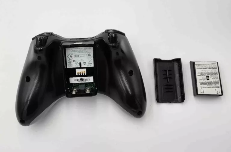 KONSOLA XBOX 360 250GB KINECT + DODATKI