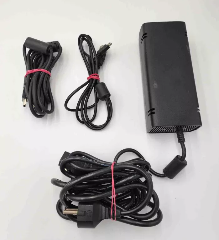 KONSOLA XBOX 360 250GB KINECT + DODATKI