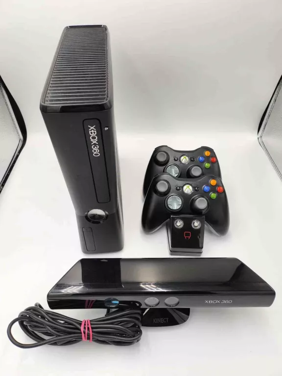 KONSOLA XBOX 360 250GB KINECT + DODATKI