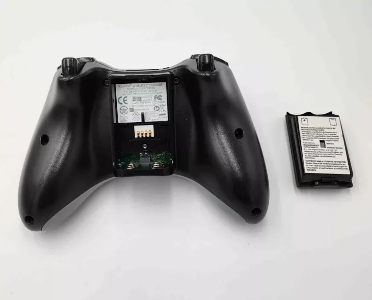 KONSOLA XBOX 360 250GB KINECT + DODATKI