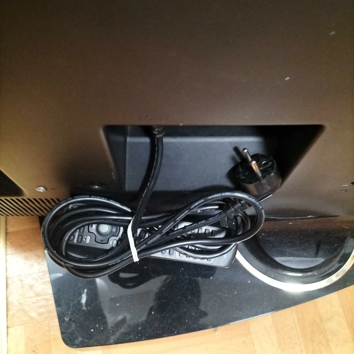 telewizor-daewoo-42-dlt-42u1fh-pilot-stan-11323-2